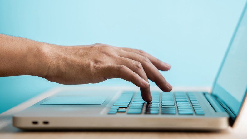 Kako očistiti laptop od prašine? Evo 7 koraka za sigurno čišćenje